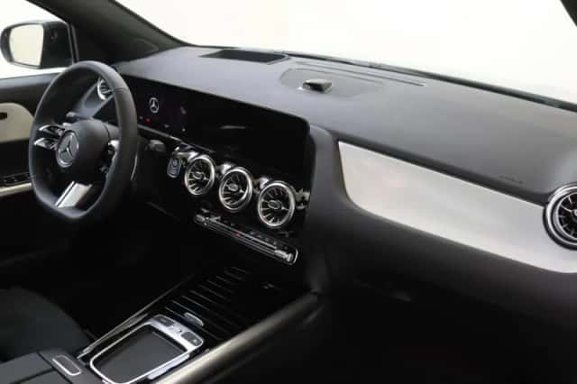 Mercedes-Benz GLA (2026) thumbnail 5