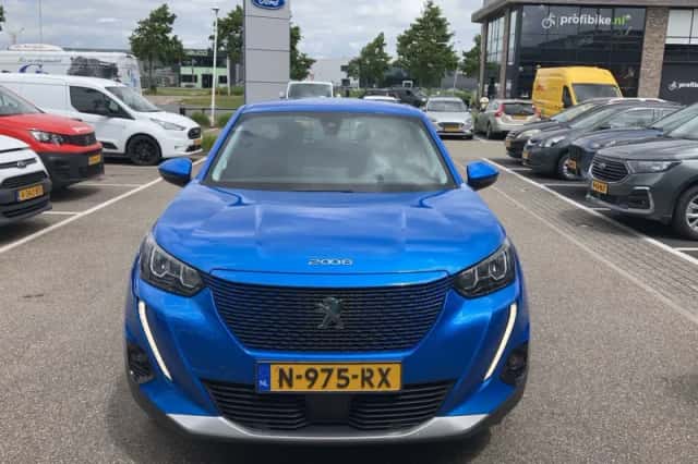 Peugeot e-2008 (2021) thumbnail 3