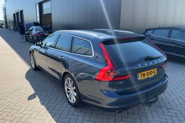 Volvo V90 (2018) thumbnail 3