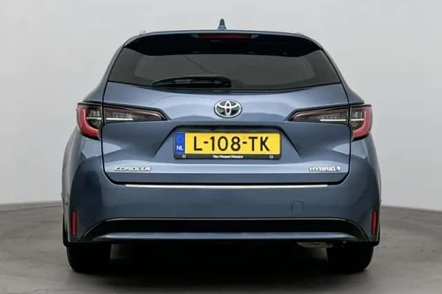 Toyota Corolla (2021) thumbnail 3