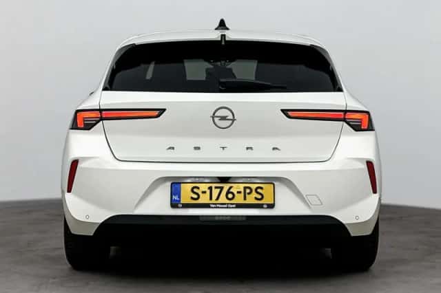 Opel Astra (2023) thumbnail 3