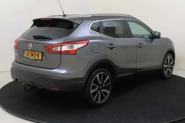 Nissan Qashqai (2016) thumbnail 4