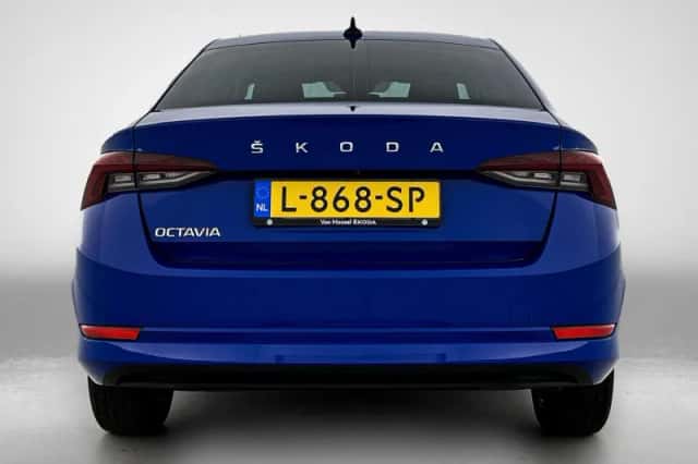 Škoda Octavia (2021) thumbnail 3
