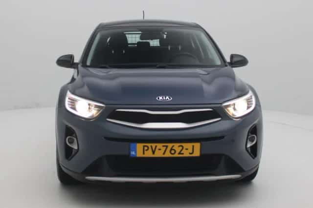 Kia Stonic (2017) thumbnail 3