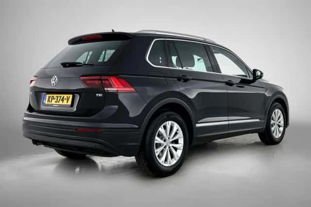 Volkswagen Tiguan (2016) thumbnail 5