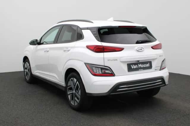 Hyundai Kona (2023) thumbnail 2