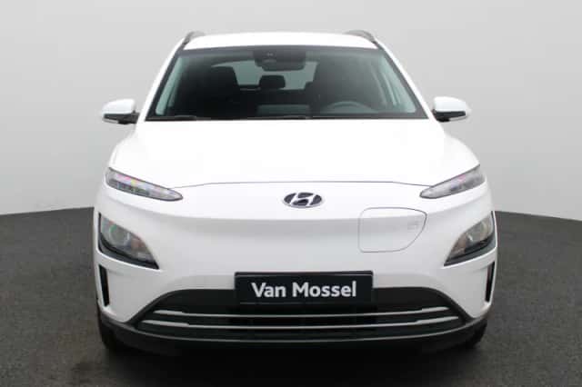 Hyundai Kona (2023) thumbnail 3
