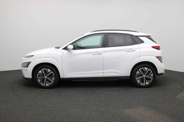 Hyundai Kona (2023) thumbnail 4