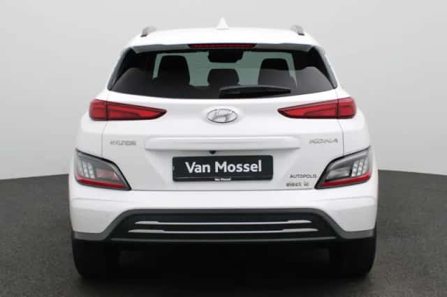 Hyundai Kona (2023) thumbnail 5