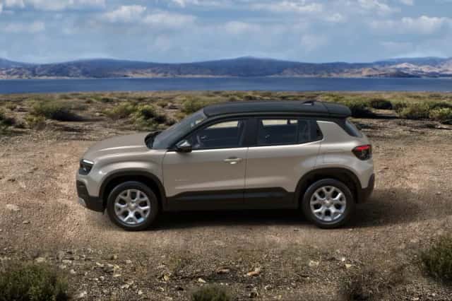 Jeep Avenger (2024) thumbnail 3