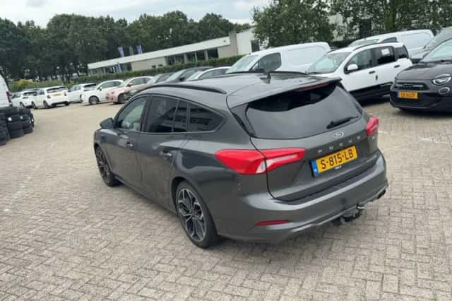 Ford Focus (2021) thumbnail 2