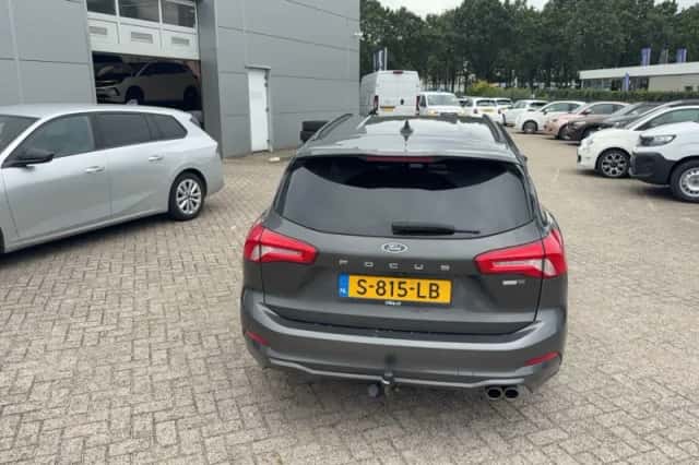Ford Focus (2021) thumbnail 3