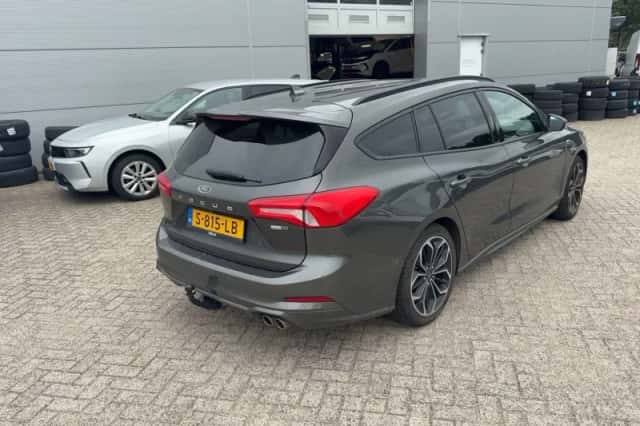 Ford Focus (2021) thumbnail 4