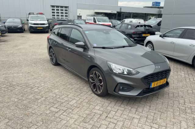 Ford Focus (2021) thumbnail 5