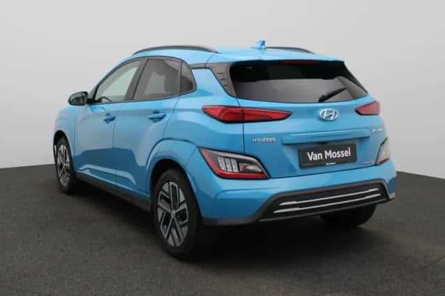 Hyundai Kona (2022) thumbnail 2
