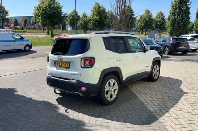 Jeep Renegade (2017) thumbnail 4