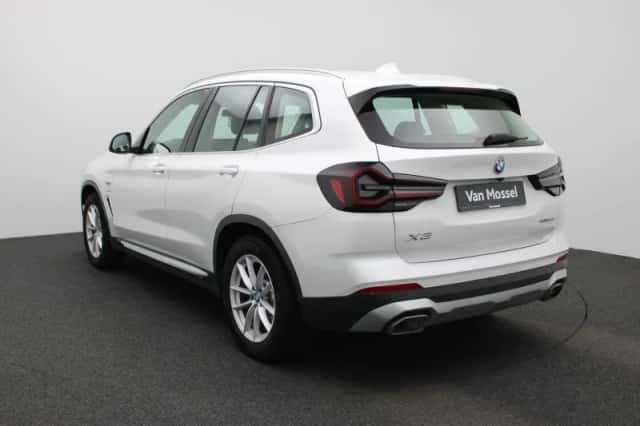 BMW X3 (2022) thumbnail 2