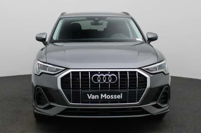 Audi Q3 (2022) thumbnail 3