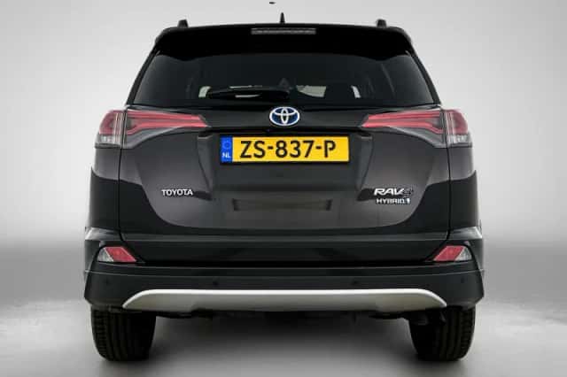 Toyota RAV4 (2017) thumbnail 3