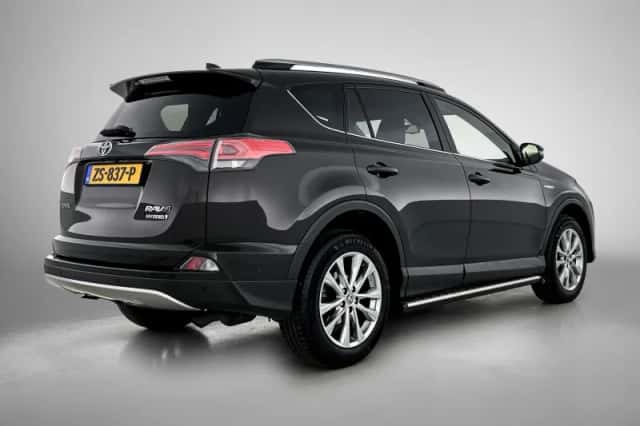 Toyota RAV4 (2017) thumbnail 4