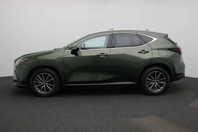 Lexus NX (2023) thumbnail 4
