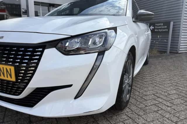 Peugeot 208 (2022) thumbnail 3