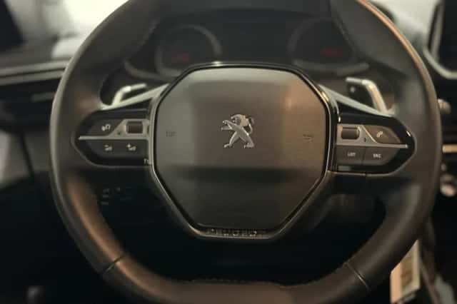 Peugeot 2008 (2022) thumbnail 6