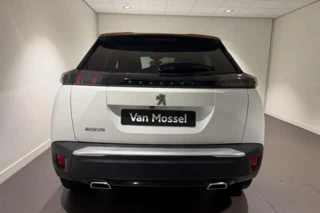 Peugeot 2008 (2021) thumbnail 5