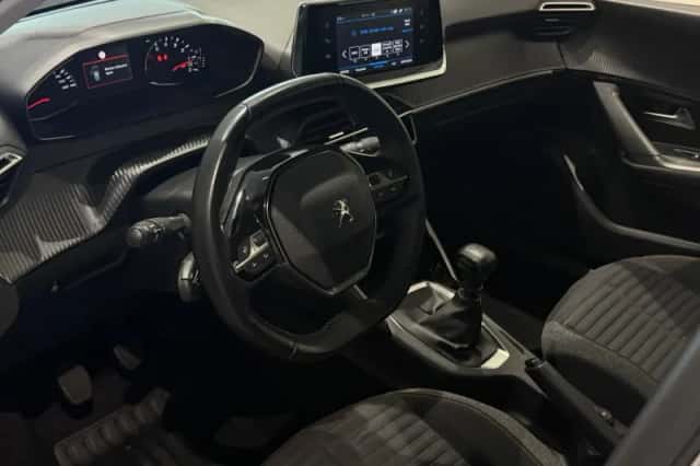 Peugeot 2008 (2021) thumbnail 2