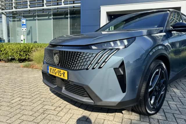 Peugeot 3008 (2025) thumbnail 3
