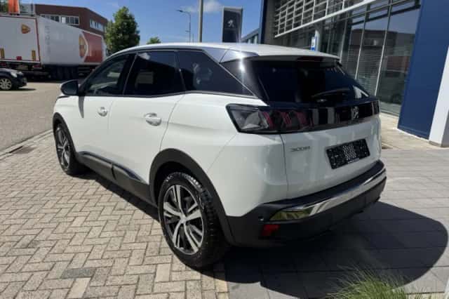 Peugeot 3008 (2021) thumbnail 3