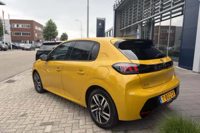 Peugeot 208 (2023) thumbnail 3