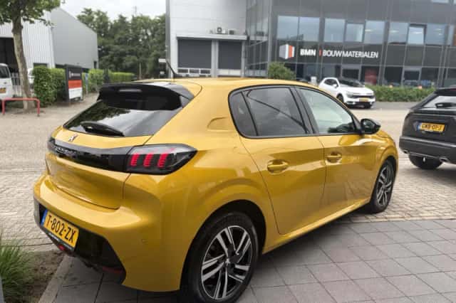 Peugeot 208 (2023) thumbnail 4
