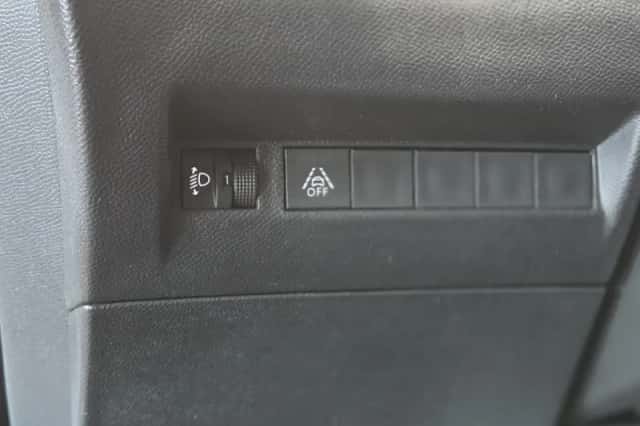 Peugeot 2008 (2021) thumbnail 6