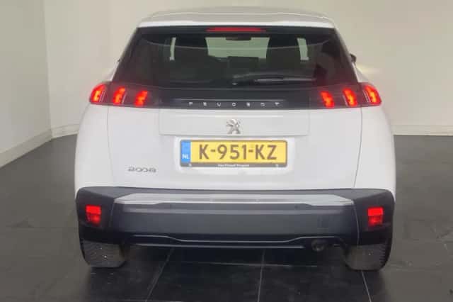 Peugeot 2008 (2021) thumbnail 4