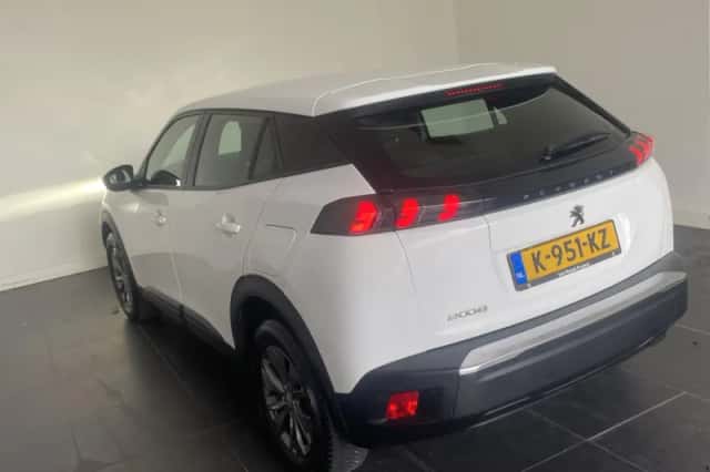 Peugeot 2008 (2021) thumbnail 6