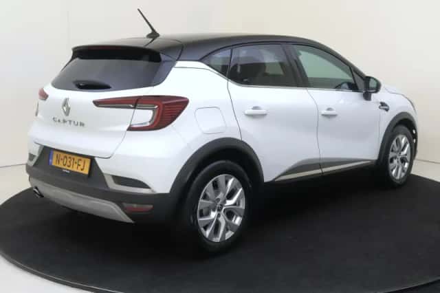 Renault Captur (2021) thumbnail 4