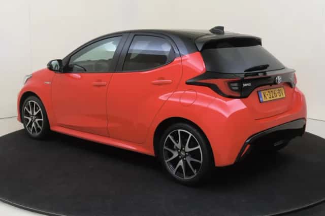 Toyota Yaris (2020) thumbnail 3