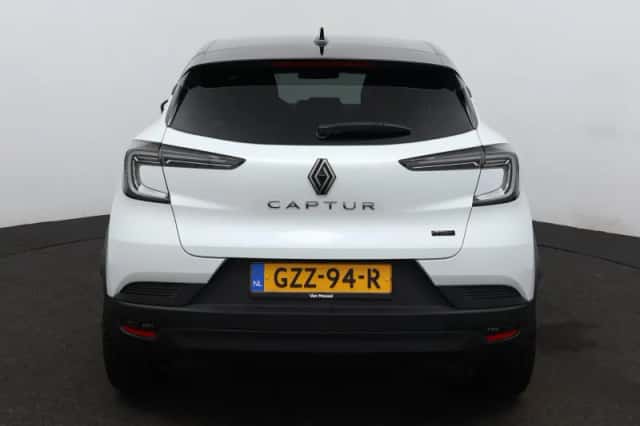 Renault Captur (2024) thumbnail 3