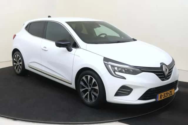 Renault Clio (2022) thumbnail 2