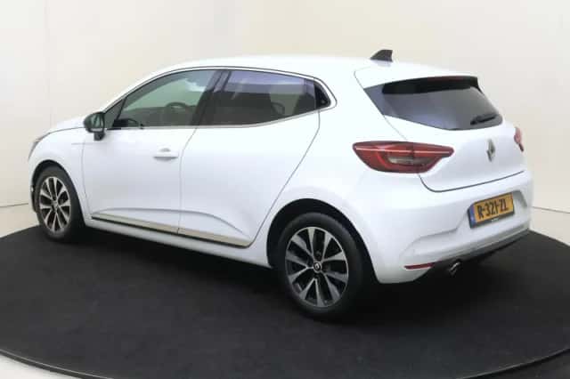 Renault Clio (2022) thumbnail 3