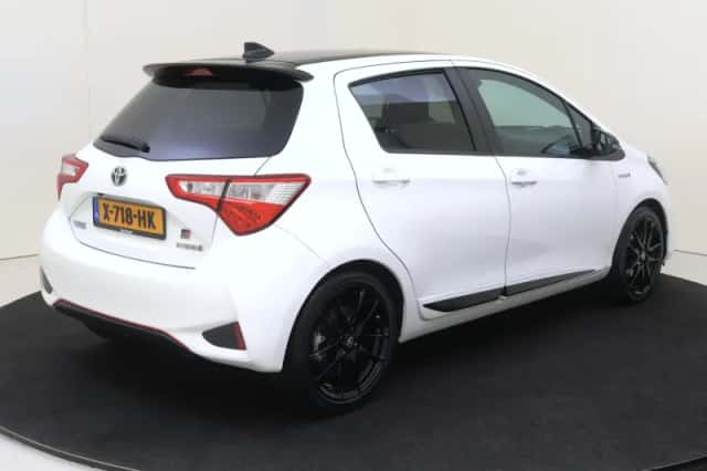 Toyota Yaris (2019) thumbnail 3