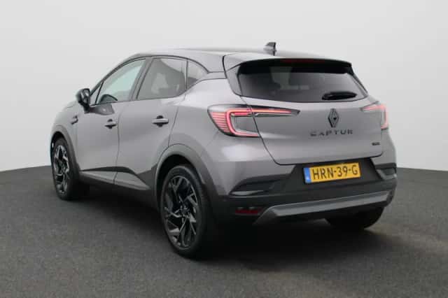 Renault Captur (2025) thumbnail 2