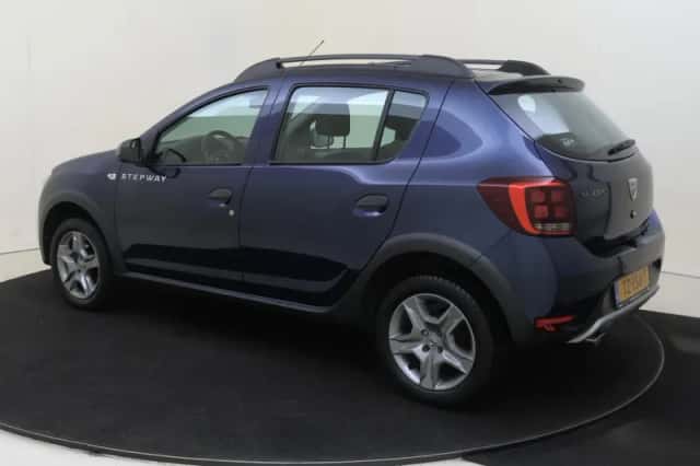 Dacia Sandero Stepway (2018) thumbnail 3