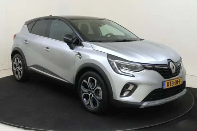 Renault Captur (2023) thumbnail 2