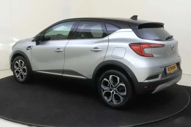 Renault Captur (2023) thumbnail 3