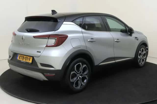 Renault Captur (2023) thumbnail 4