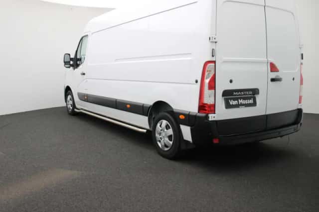 Renault Master (2023) thumbnail 2