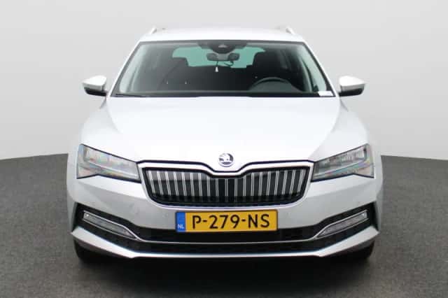 Škoda Superb (2021) thumbnail 3