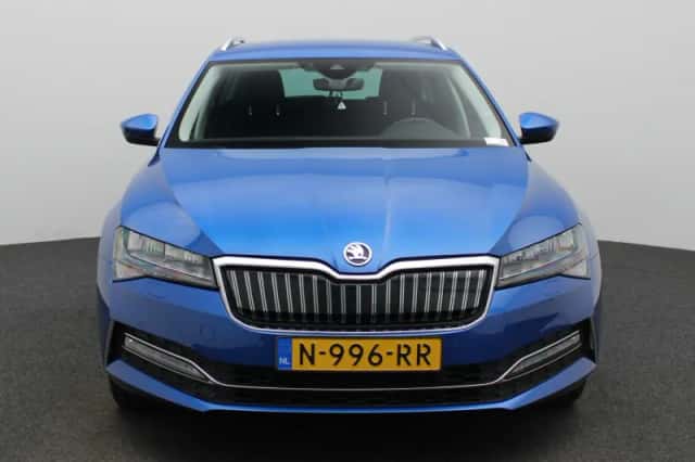 Škoda Superb (2022) thumbnail 3
